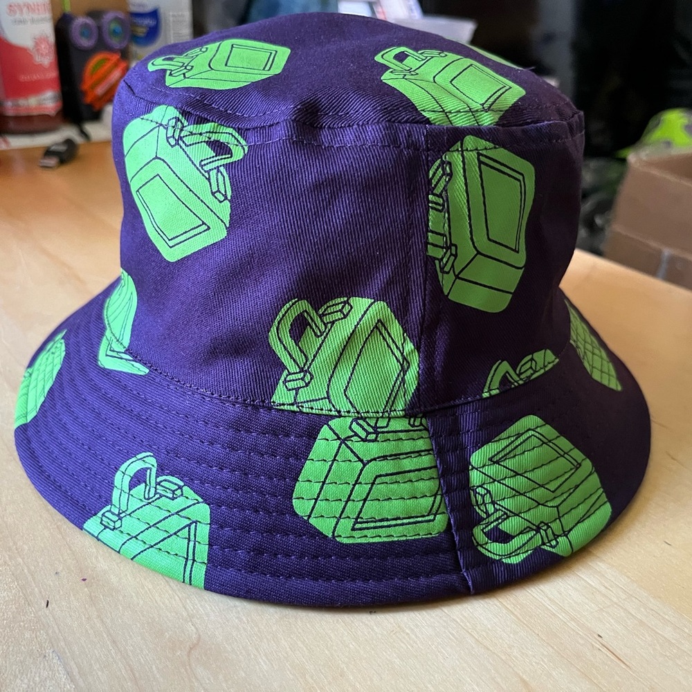 Reversible Lunchbox buckethat